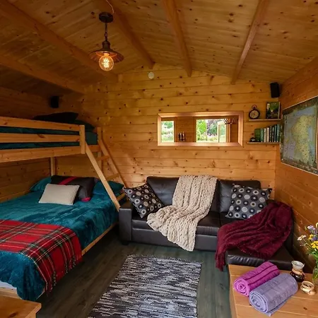 Cozy Summer House With Free Parking Near Town Center &