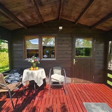 Cozy Summer House With Free Parking Near Town Center & Σπίτι διακοπών