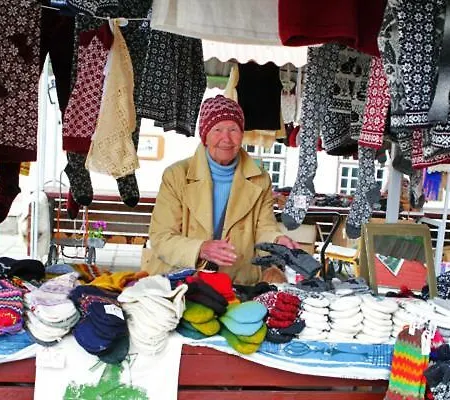 Cozy Summer House With Free Parking Near Center & Feriehus