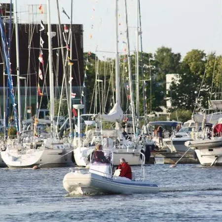 Feriehus Cozy Summer House With Free Parking Near Center &