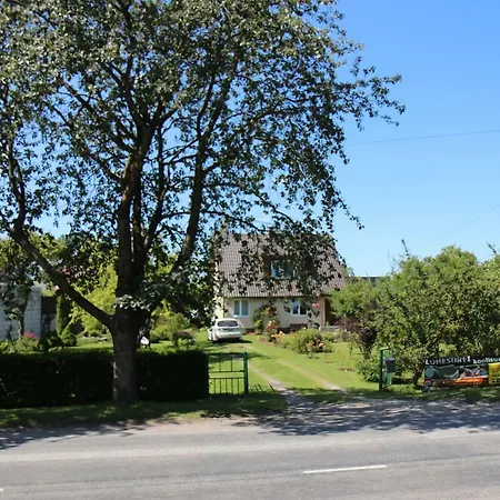 Cozy Summer House With Free Parking Near Center & Holiday home