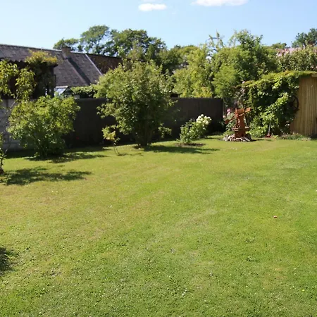 Cozy Summer House With Free Parking Near Town Center & Kuressaare