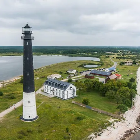 Feriehus Cozy Summer House With Free Parking Near Center & Kuressaare