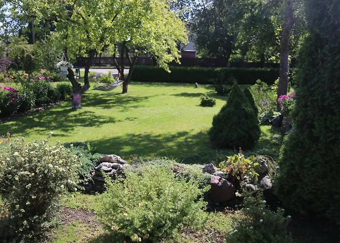 Cozy Summer House With Free Parking Near Center &