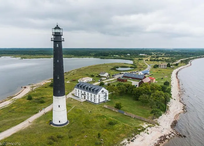 Дом отдыха Cozy Summer House With Free Parking Near Center & Курессааре